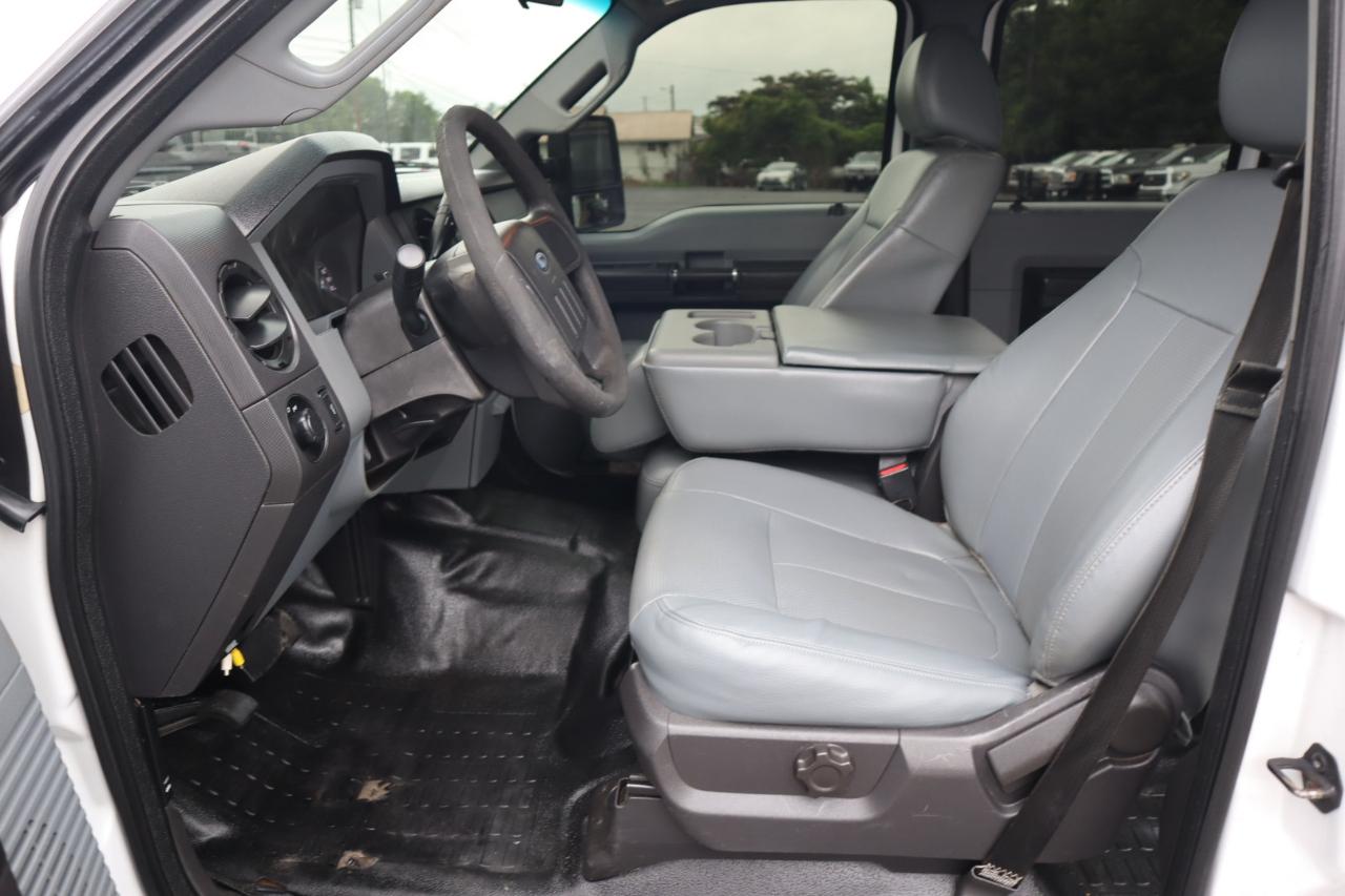 Ford Super Duty F-550 DRW 4WD Crew Cab 176" WB 60" CA Lariat 2015