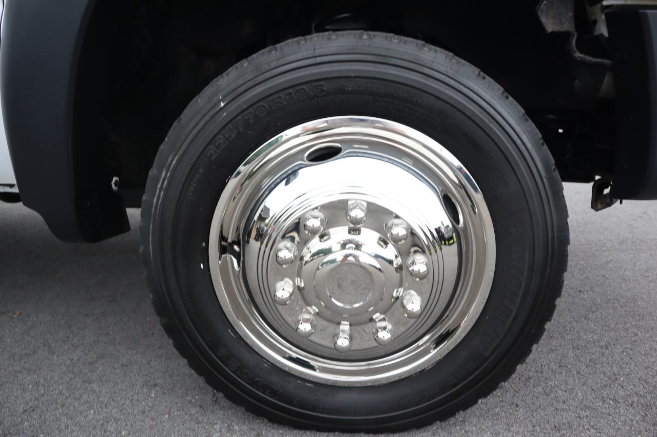 Ford Super Duty F-550 DRW 4WD Crew Cab 176" WB 60" CA Lariat 2015