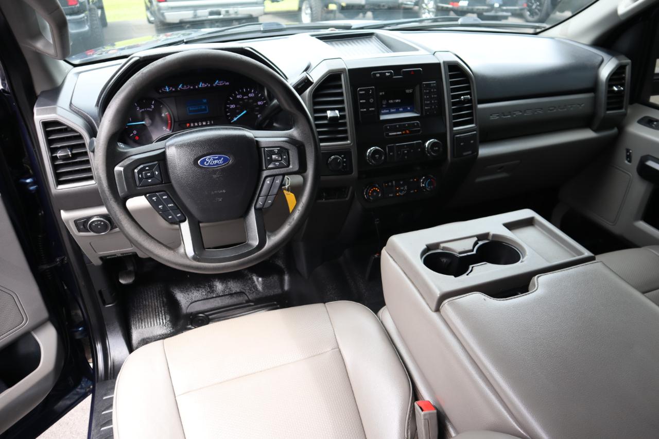Ford Super Duty F-350 DRW 4WD Crew Cab 172" XL 2019