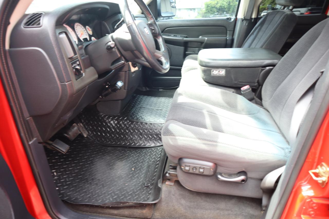 Dodge Ram 3500 4dr Quad Cab 160.5" WB DRW 4WD SLT 2004
