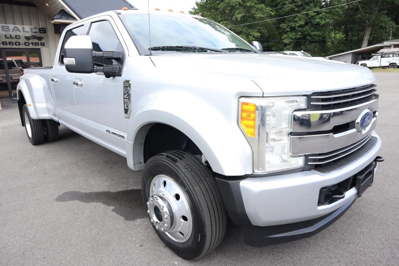 Ford Super Duty F-450 DRW Lariat 4WD Crew Cab 8' Box 2017