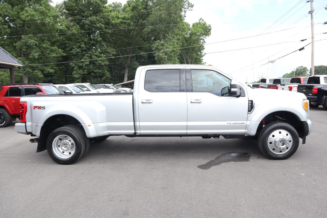 Ford Super Duty F-450 DRW Lariat 4WD Crew Cab 8' Box 2017