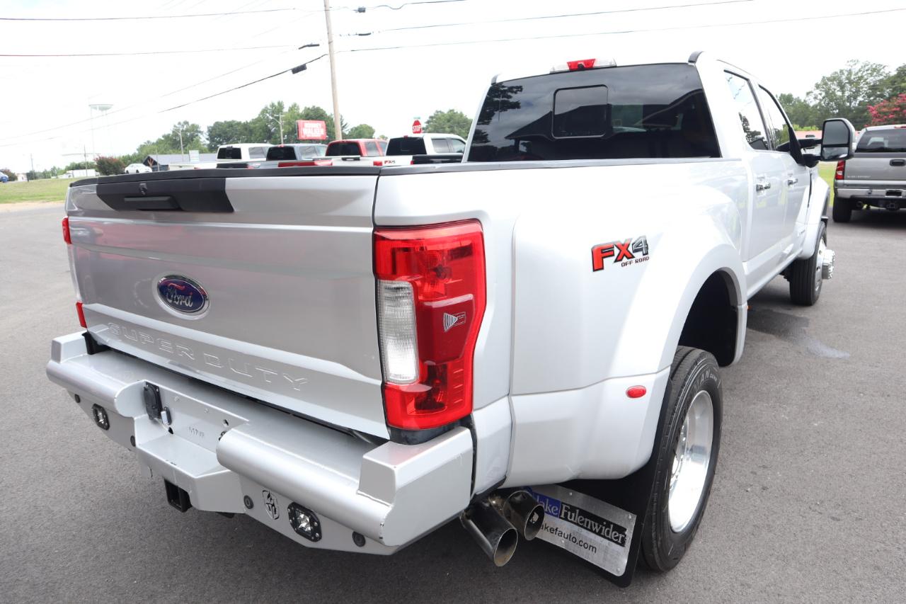 Ford Super Duty F-450 DRW Lariat 4WD Crew Cab 8' Box 2017