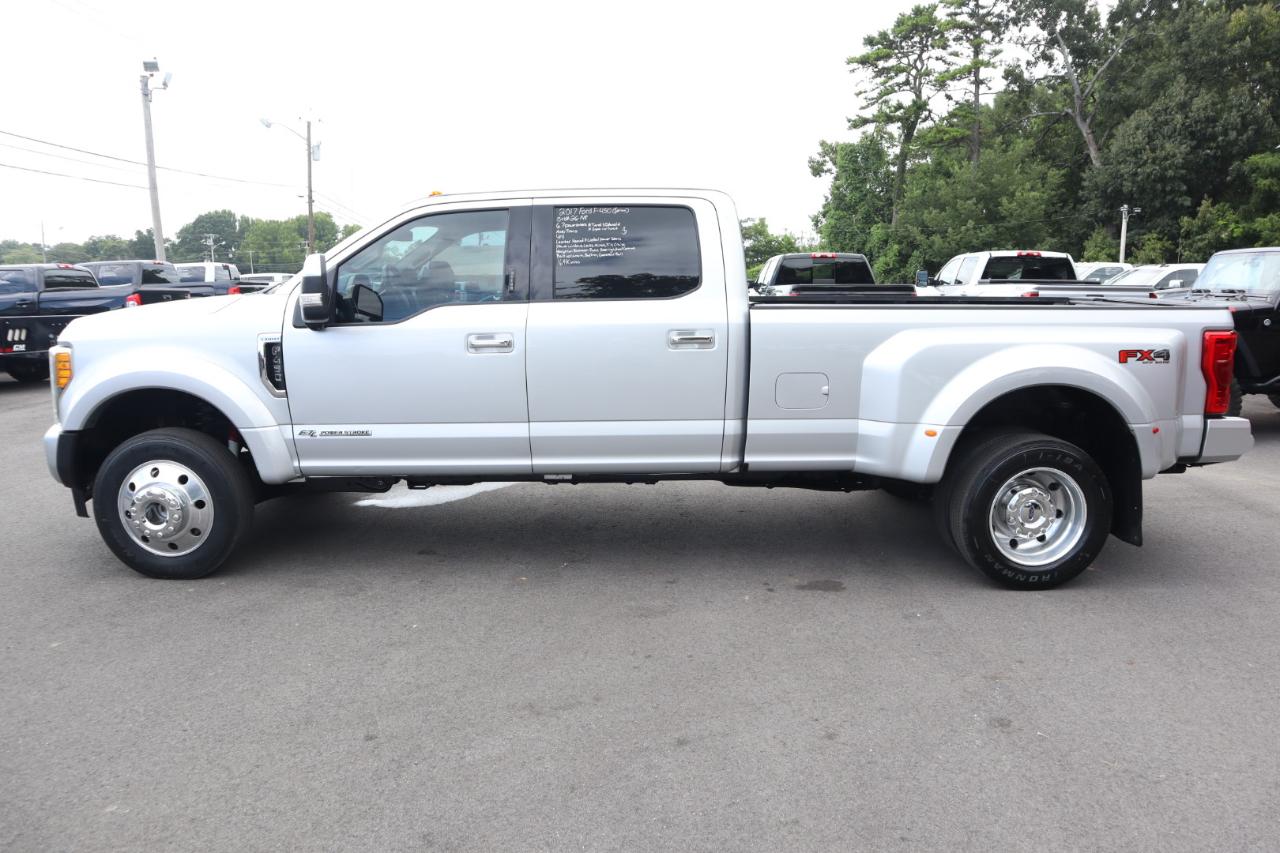 Ford Super Duty F-450 DRW Lariat 4WD Crew Cab 8' Box 2017