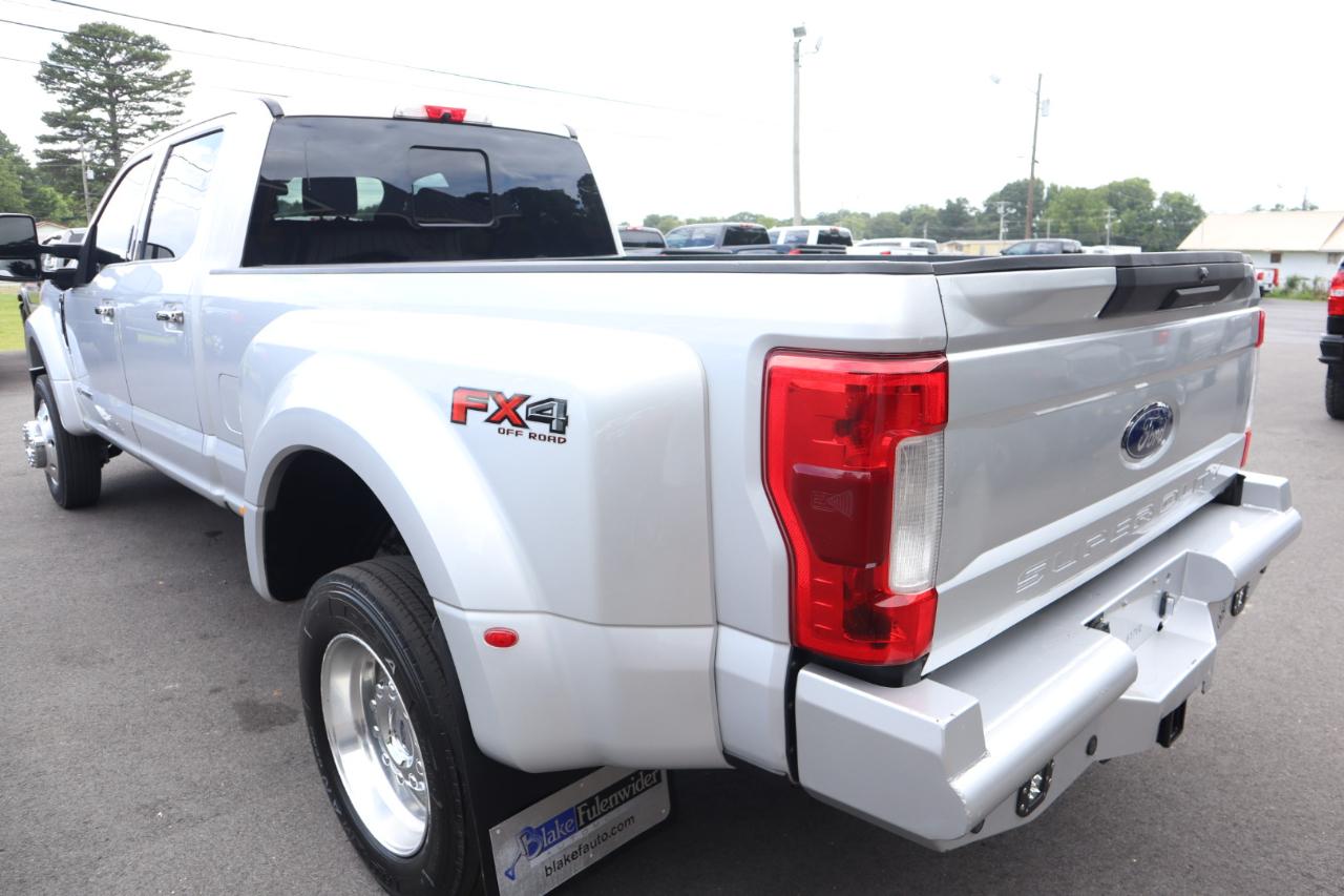 Ford Super Duty F-450 DRW Lariat 4WD Crew Cab 8' Box 2017