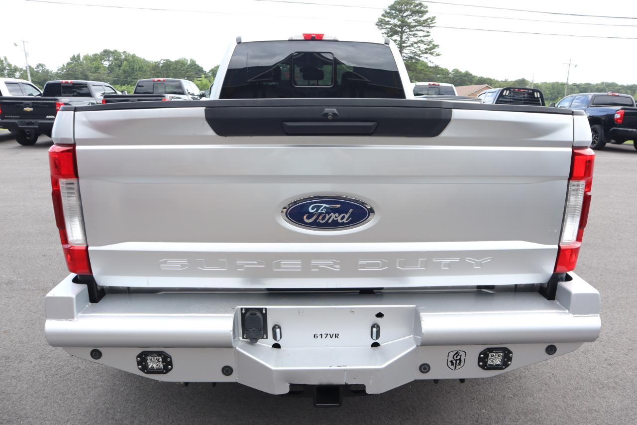 Ford Super Duty F-450 DRW Lariat 4WD Crew Cab 8' Box 2017