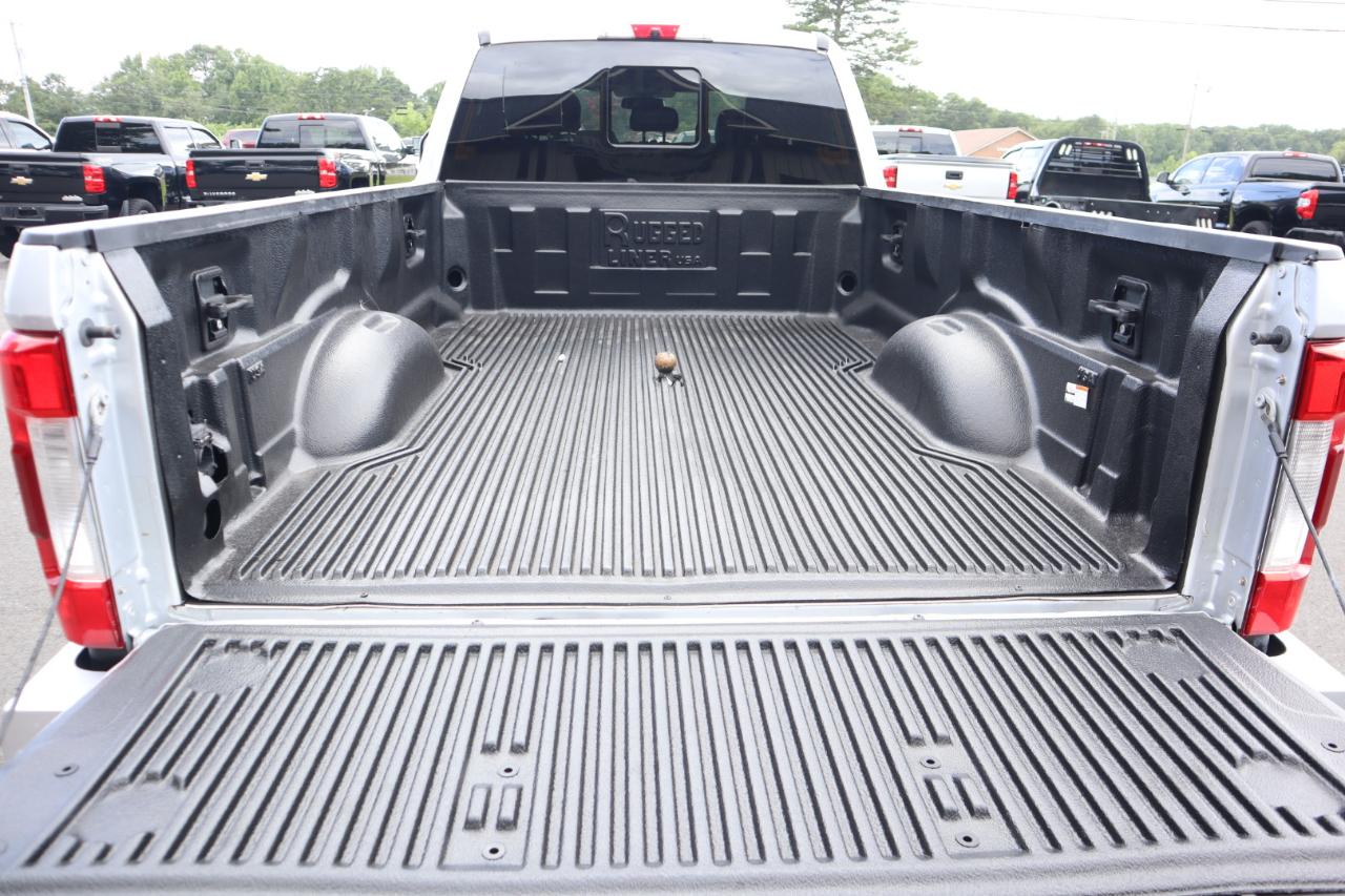 Ford Super Duty F-450 DRW Lariat 4WD Crew Cab 8' Box 2017