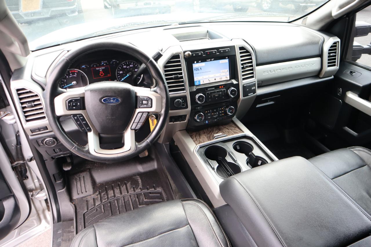 Ford Super Duty F-450 DRW Lariat 4WD Crew Cab 8' Box 2017