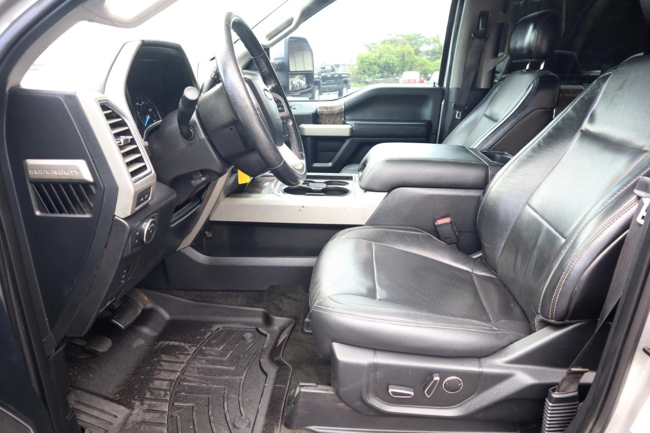 Ford Super Duty F-450 DRW Lariat 4WD Crew Cab 8' Box 2017