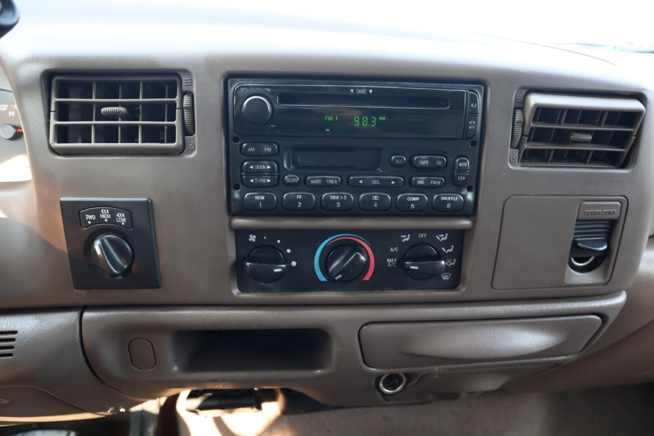 Ford Super Duty F-250 Crew Cab 156" Lariat 4WD 2003