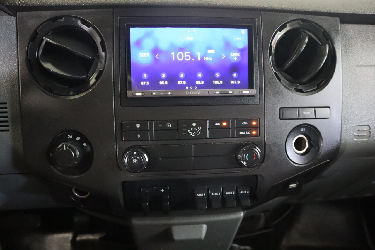 Ford Super Duty F-350 DRW 4WD Crew Cab 176" WB 60" CA XL 2015
