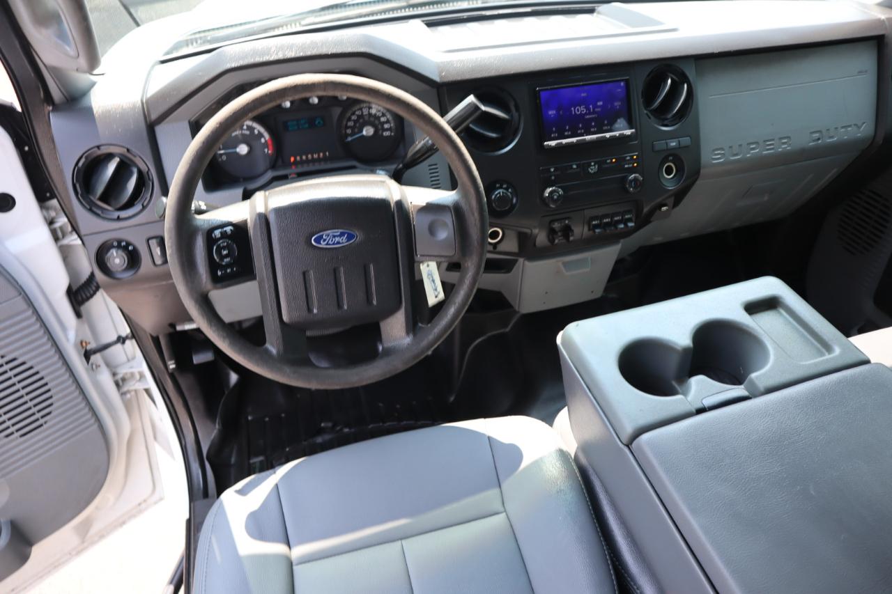Ford Super Duty F-350 DRW 4WD Crew Cab 176" WB 60" CA XL 2015