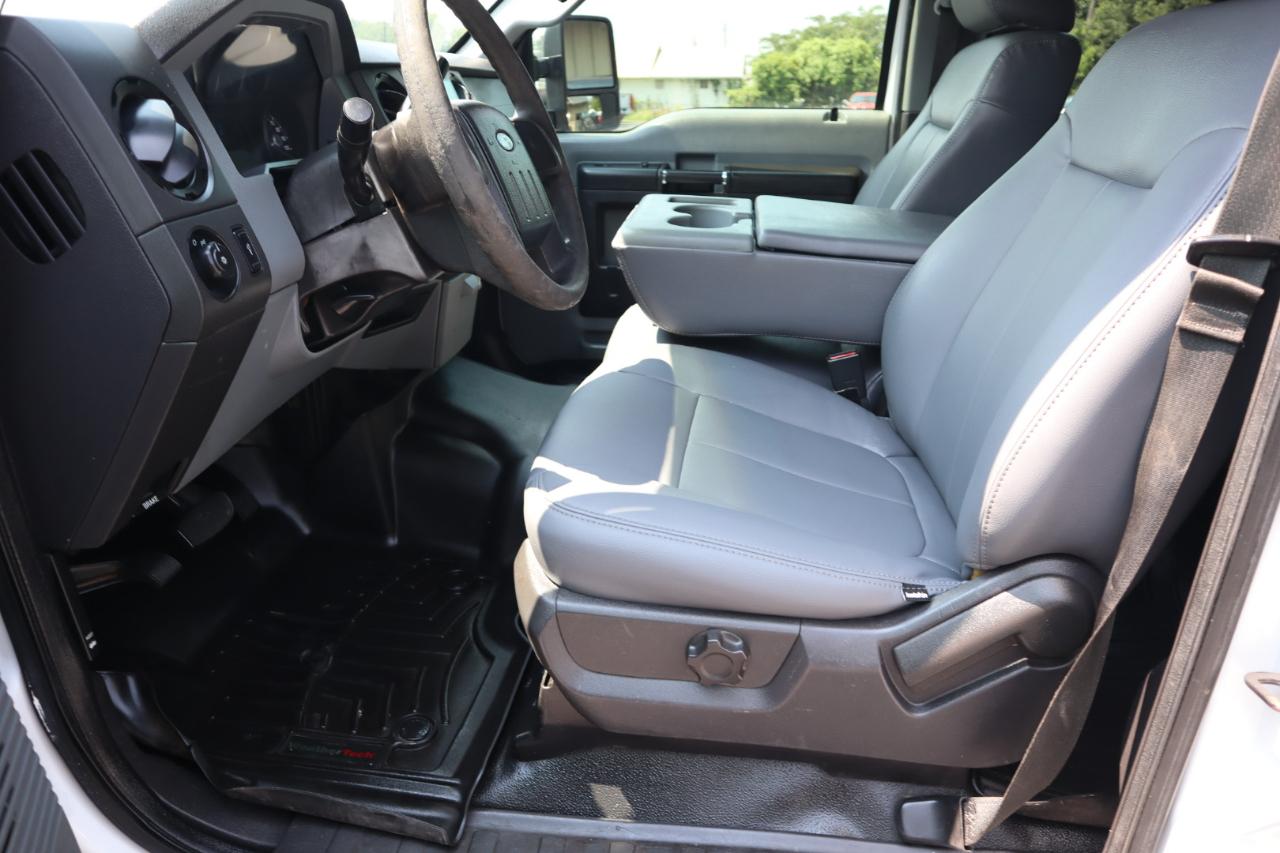 Ford Super Duty F-350 DRW 4WD Crew Cab 176" WB 60" CA XL 2015