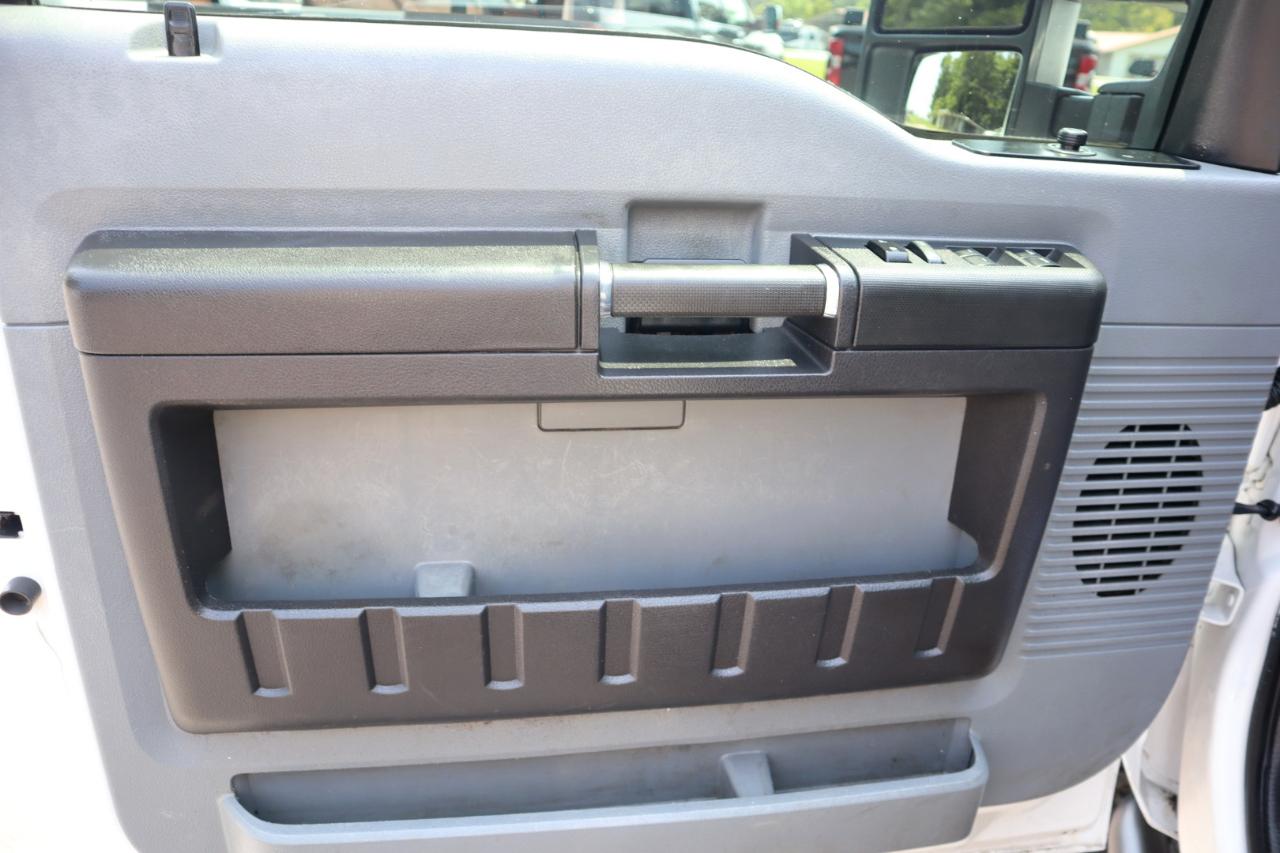 Ford Super Duty F-350 DRW 4WD Crew Cab 176" WB 60" CA XL 2015