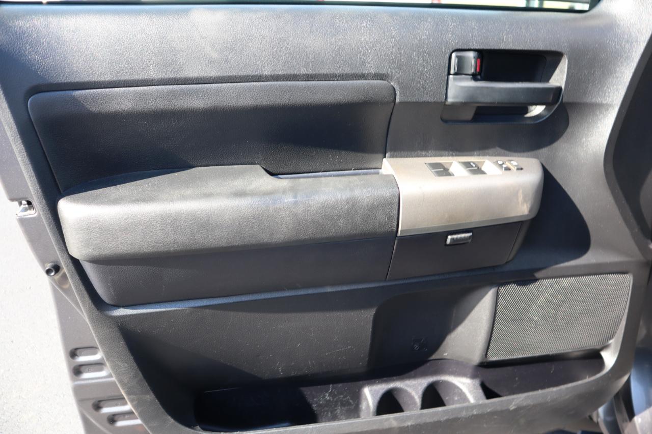 Toyota Tundra 4WD Truck CrewMax 5.7L V8 6-Spd AT (Natl) 2013