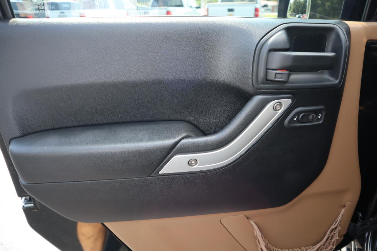 Jeep Wrangler Unlimited 4WD 4dr Rubicon 2013