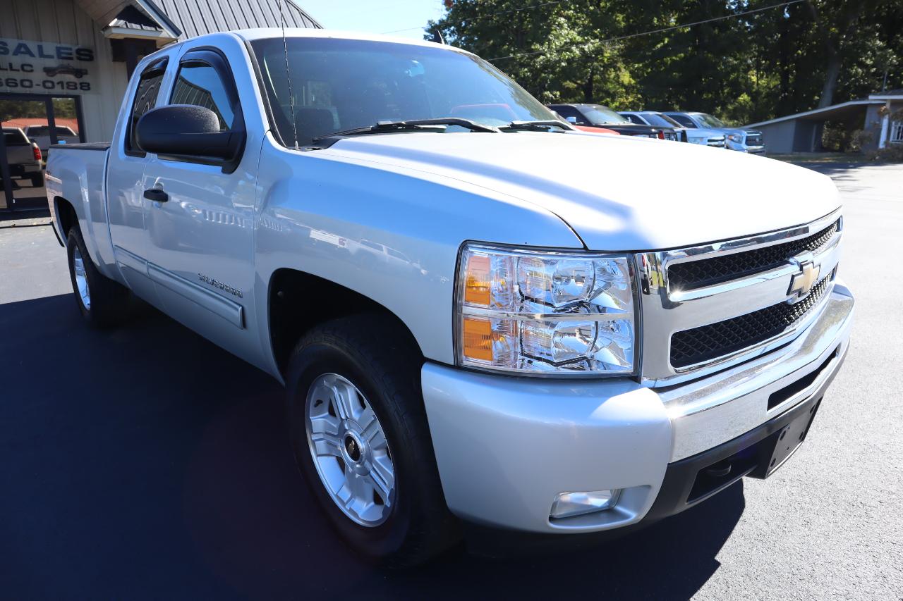 Chevrolet Silverado 1500 4WD Ext Cab 143.5" LT 2011
