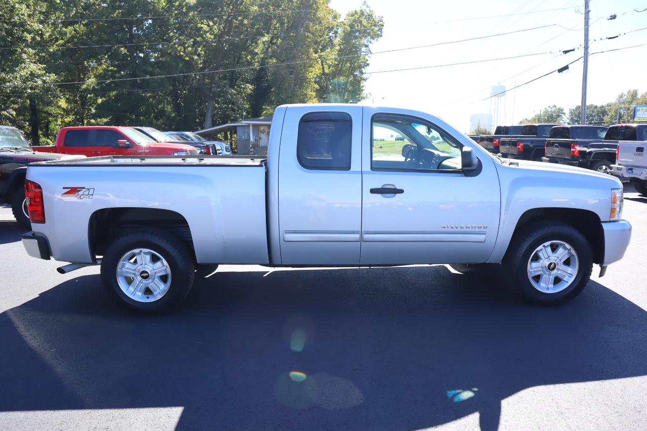 Chevrolet Silverado 1500 4WD Ext Cab 143.5" LT 2011
