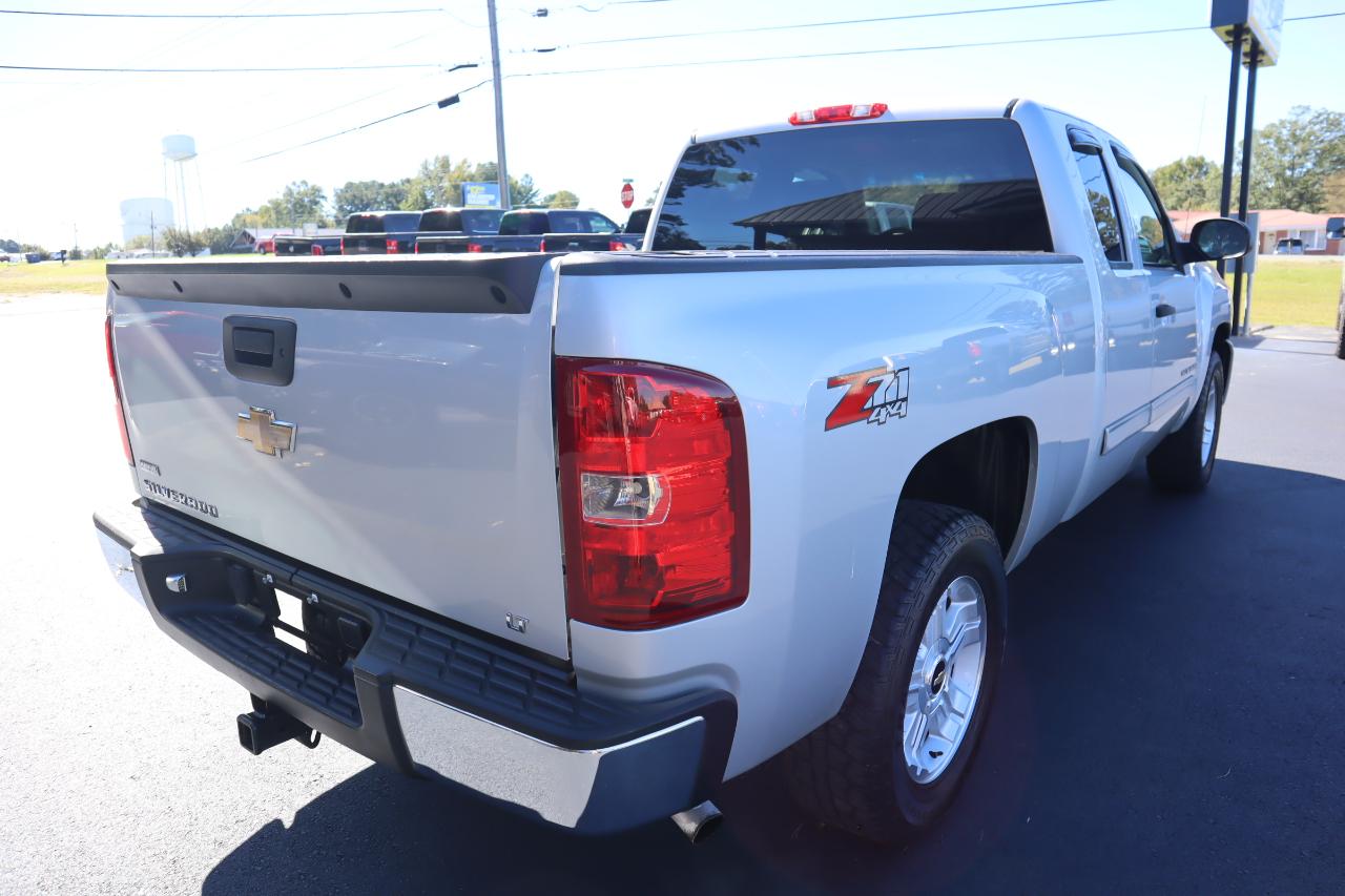 Chevrolet Silverado 1500 4WD Ext Cab 143.5" LT 2011