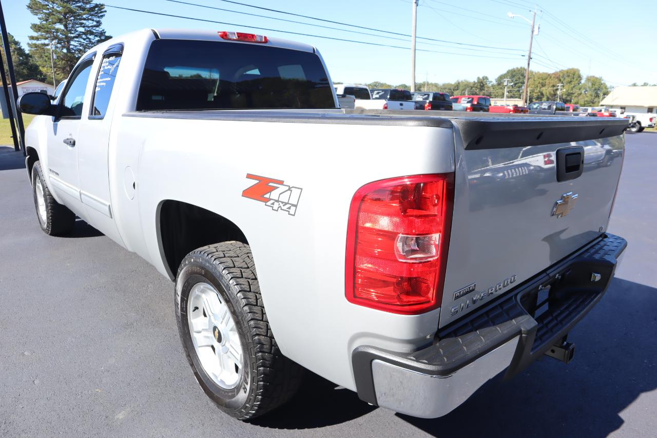 Chevrolet Silverado 1500 4WD Ext Cab 143.5" LT 2011