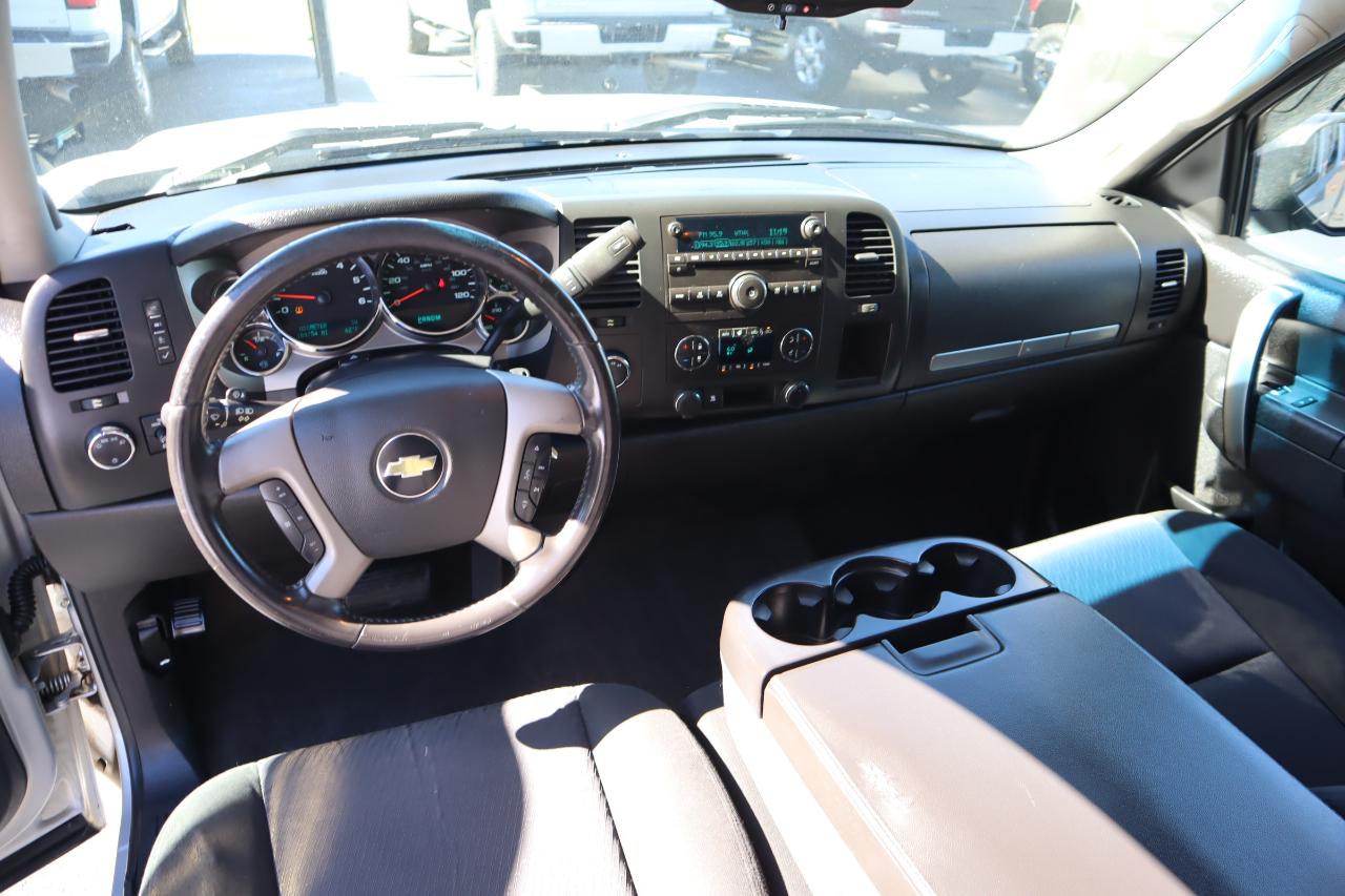 Chevrolet Silverado 1500 4WD Ext Cab 143.5" LT 2011