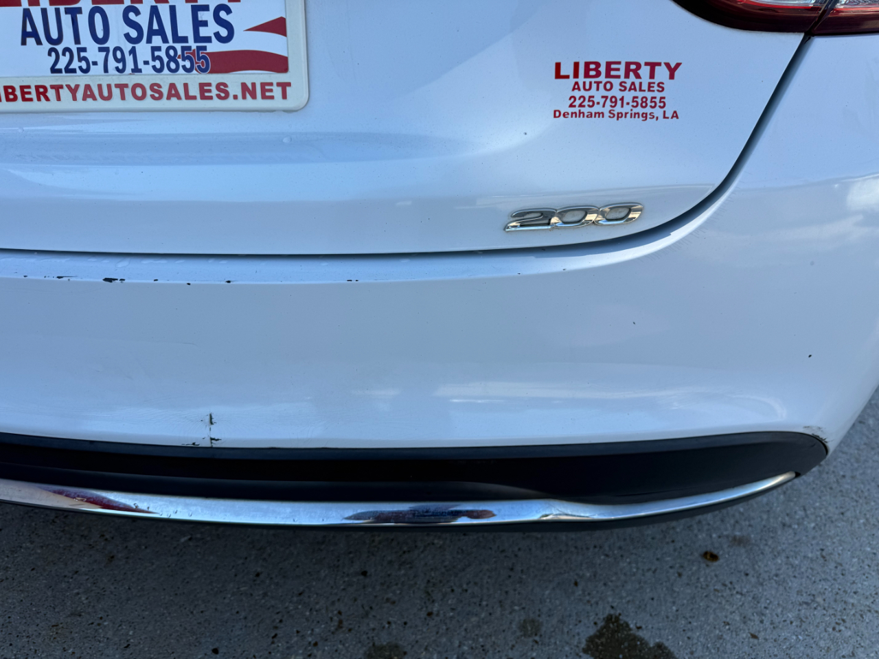 Chrysler 200 4dr Sdn Limited FWD 2015