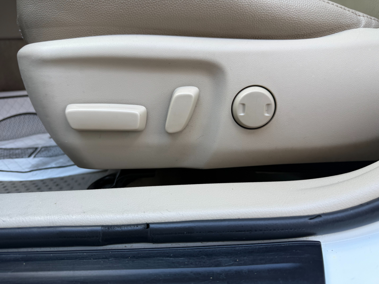 Toyota Camry Hybrid 4dr Sdn XLE (Natl) 2013