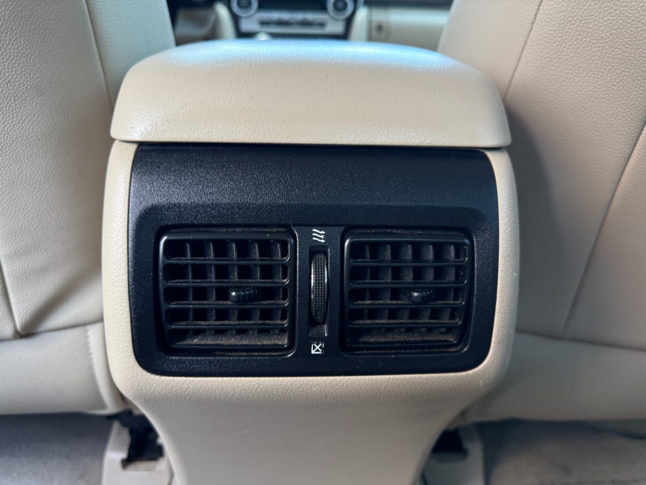 Toyota Camry Hybrid 4dr Sdn XLE (Natl) 2013