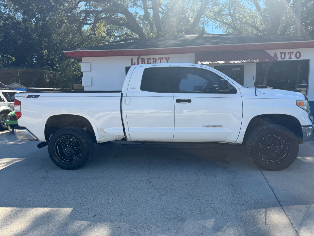 Toyota Tundra 2WD Truck Double Cab 4.6L V8 6-Spd AT SR5 (Natl) 2014
