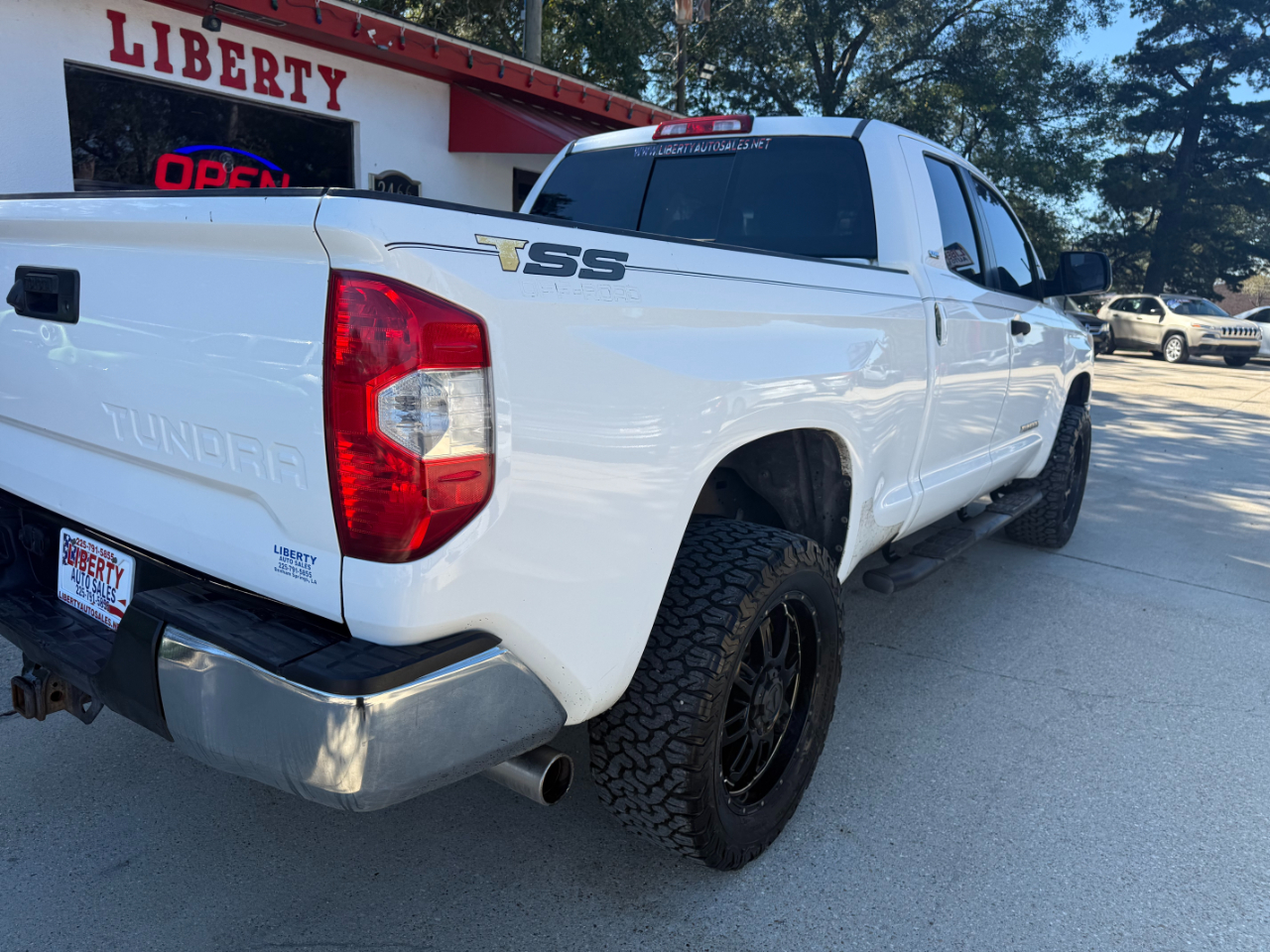 Toyota Tundra 2WD Truck Double Cab 4.6L V8 6-Spd AT SR5 (Natl) 2014