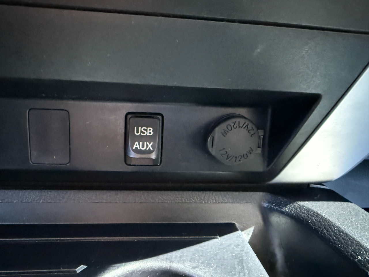 Toyota Tundra 2WD Truck Double Cab 4.6L V8 6-Spd AT SR5 (Natl) 2014