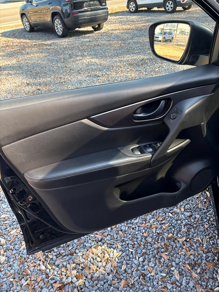 Nissan Rogue Sport S 2021