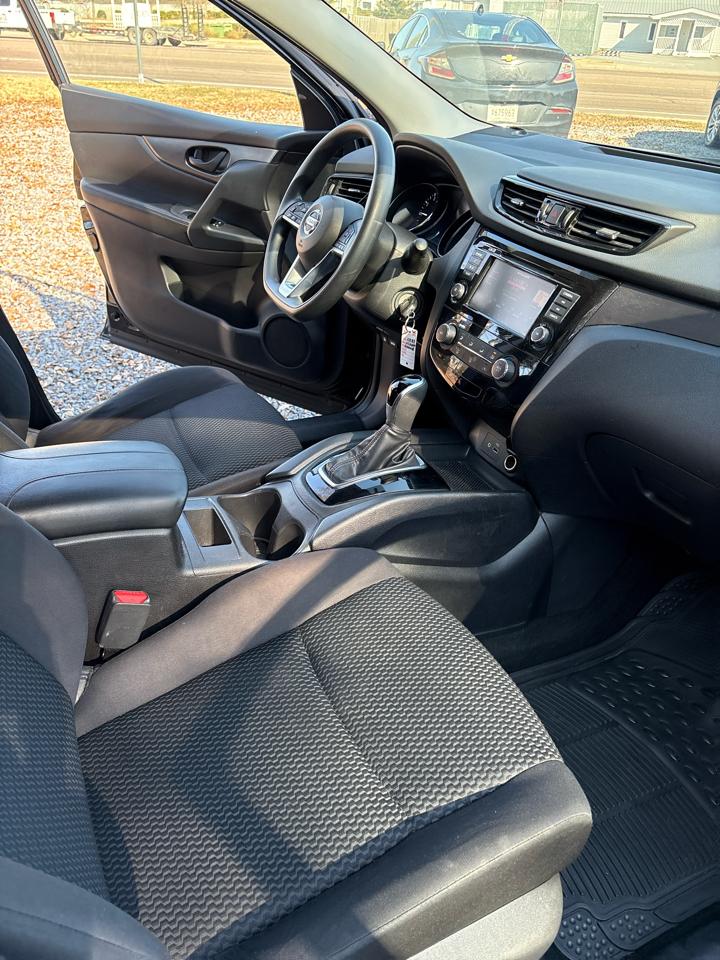 Nissan Rogue Sport S 2021