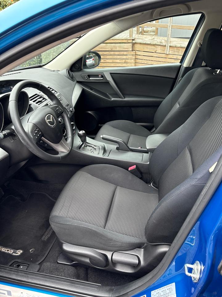 Mazda MAZDA3 i Touring 4-door 2012