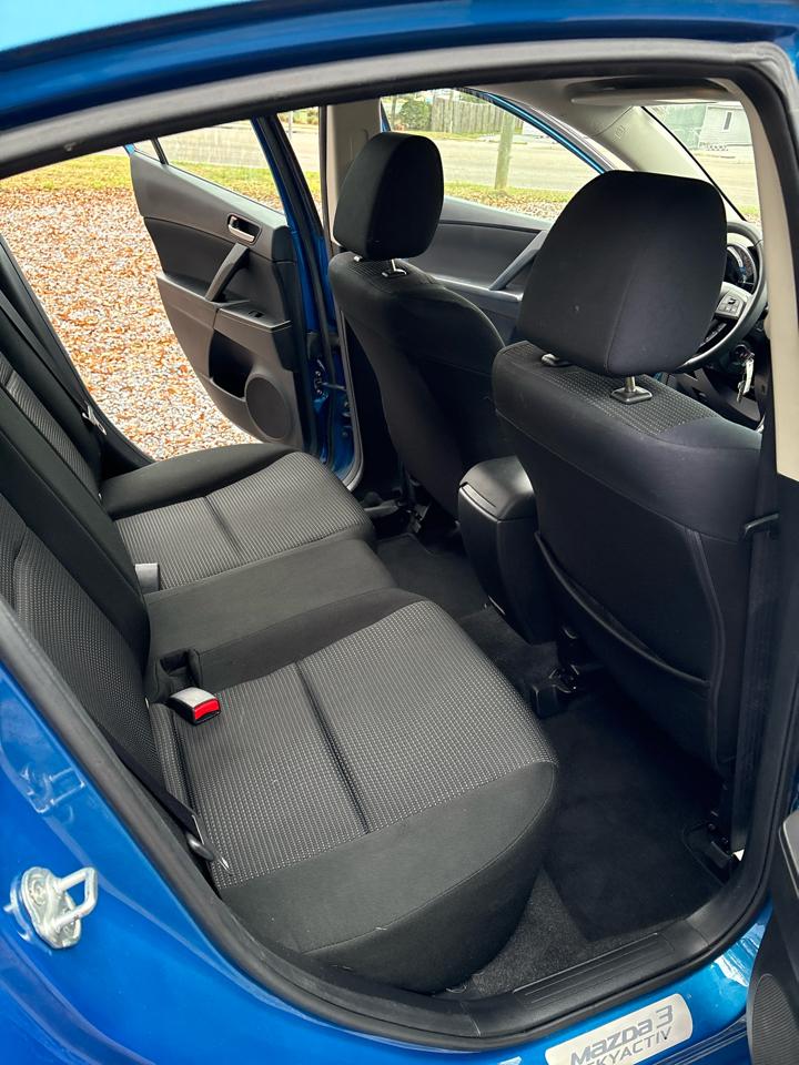 Mazda MAZDA3 i Touring 4-door 2012