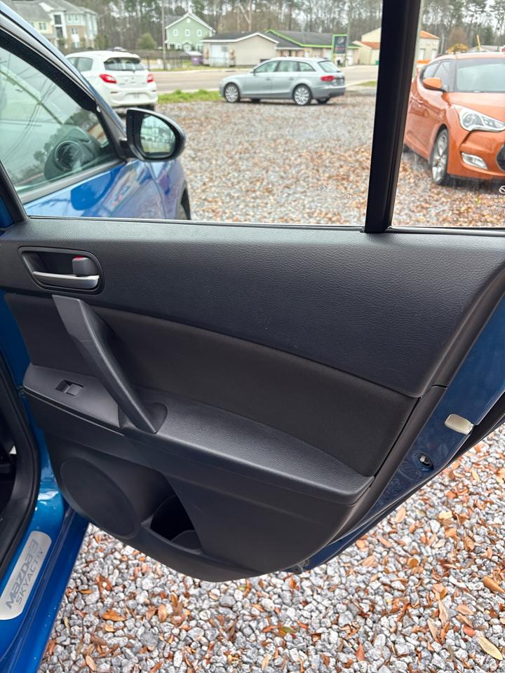 Mazda MAZDA3 i Touring 4-door 2012