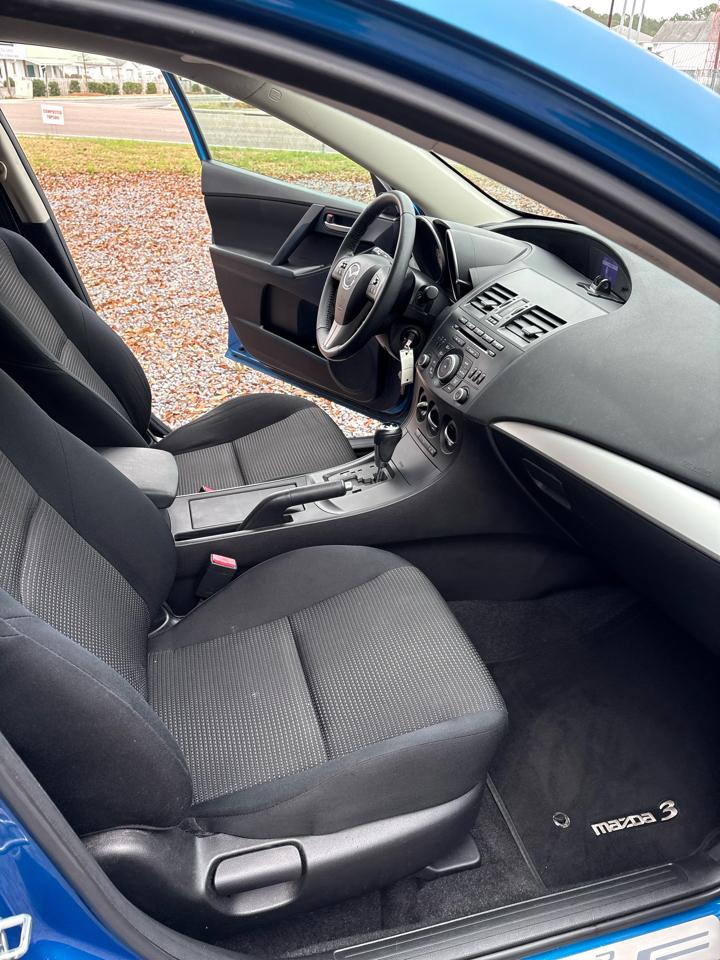 Mazda MAZDA3 i Touring 4-door 2012