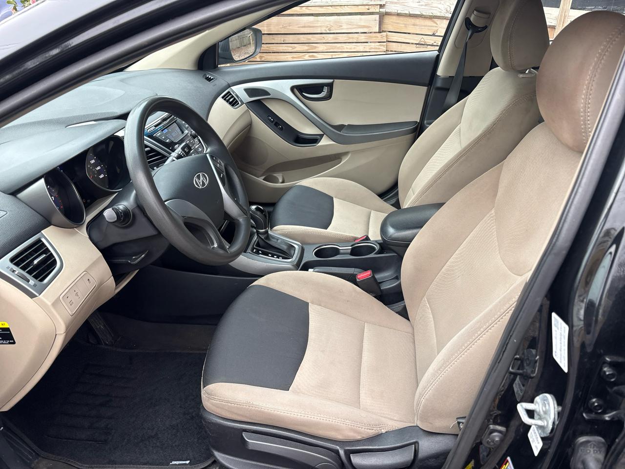 Hyundai Elantra SE 6AT 2016