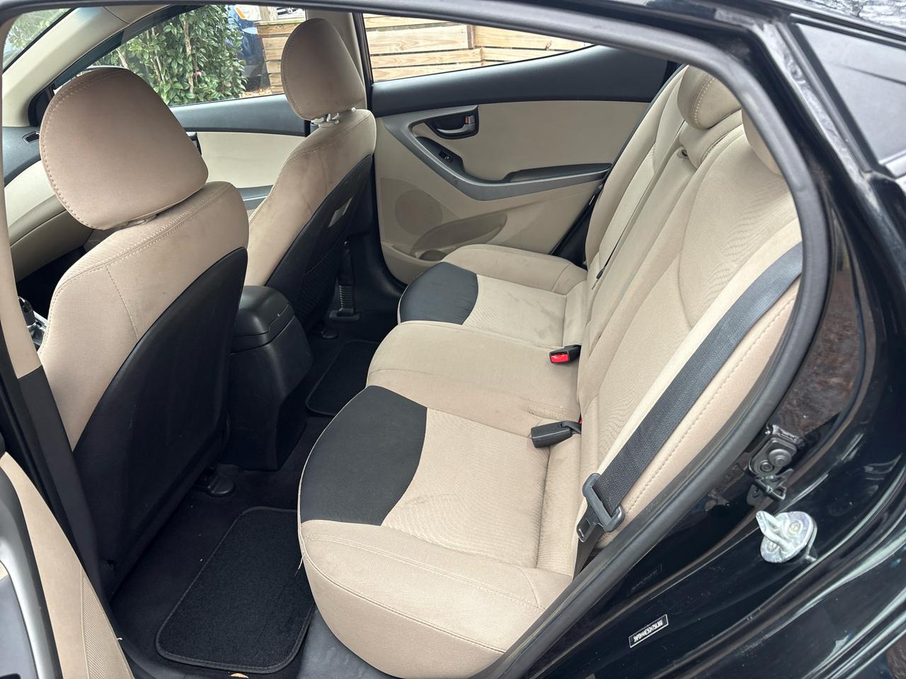 Hyundai Elantra SE 6AT 2016