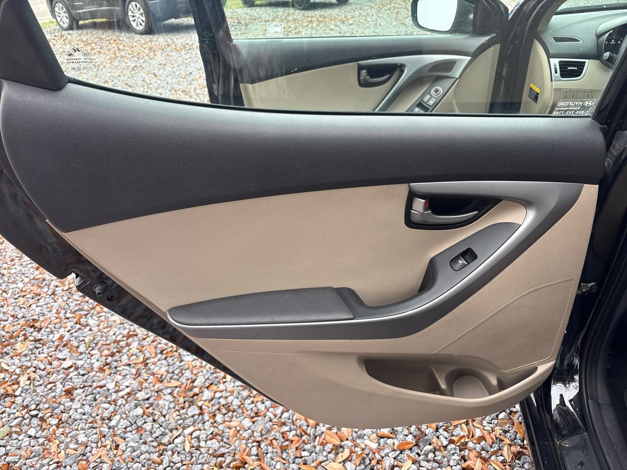 Hyundai Elantra SE 6AT 2016