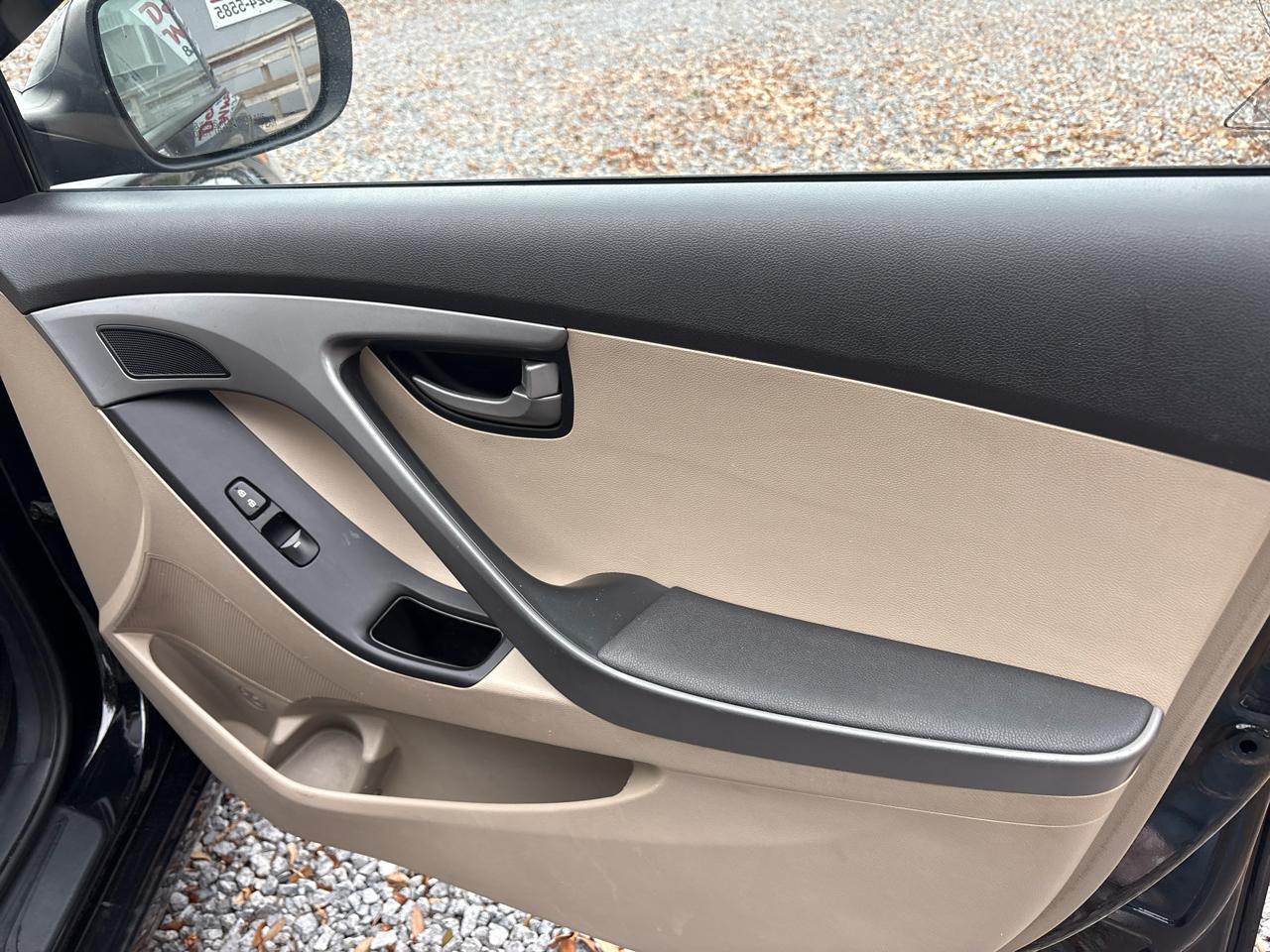 Hyundai Elantra SE 6AT 2016