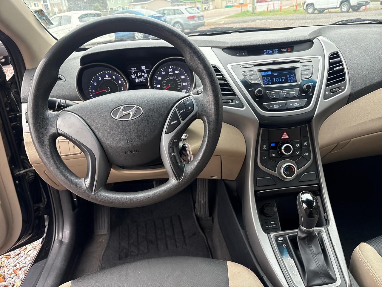 Hyundai Elantra SE 6AT 2016