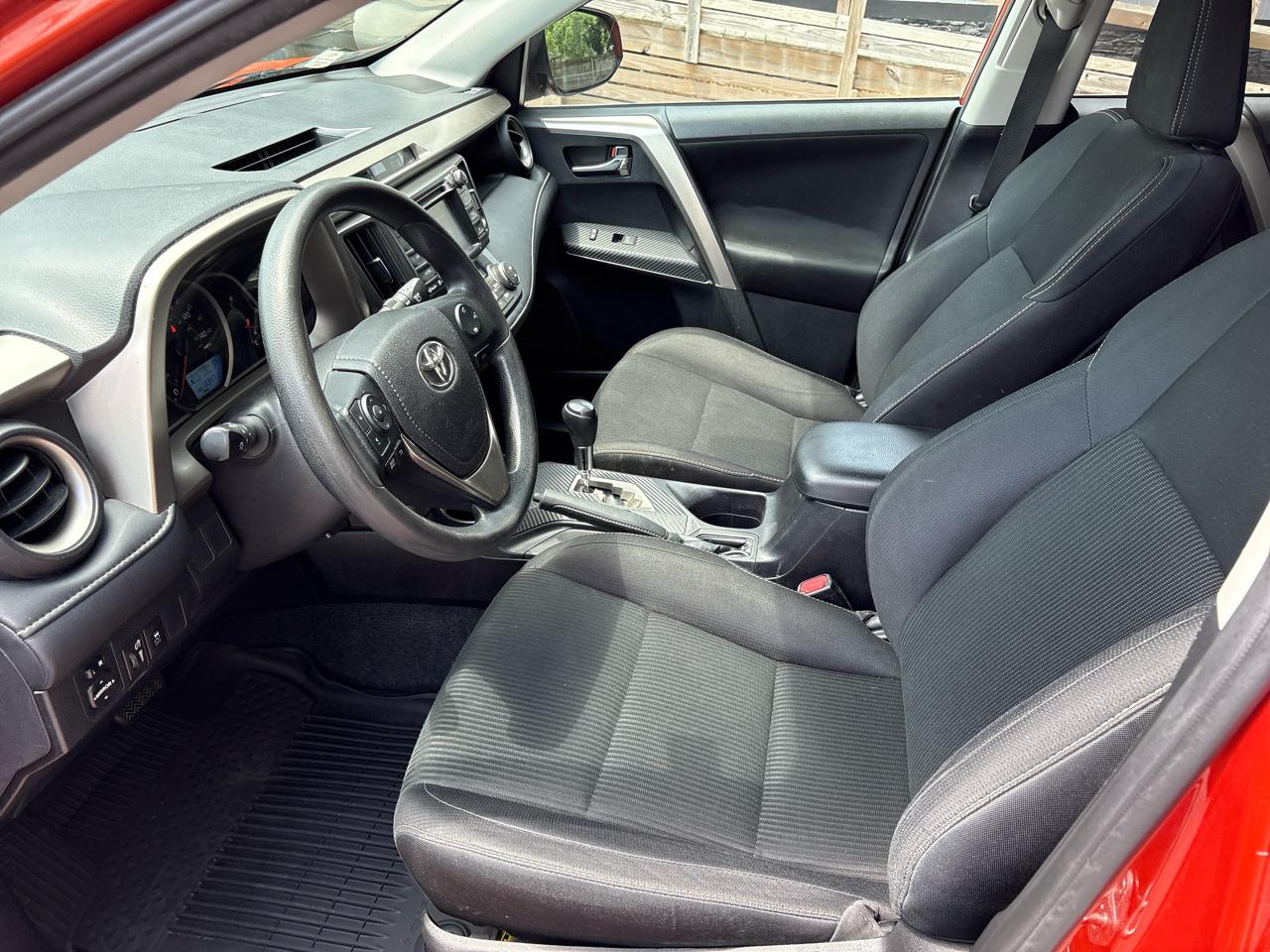 Toyota RAV4 XLE FWD 2015