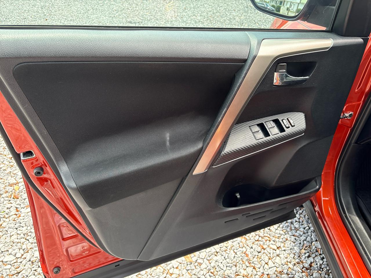 Toyota RAV4 XLE FWD 2015