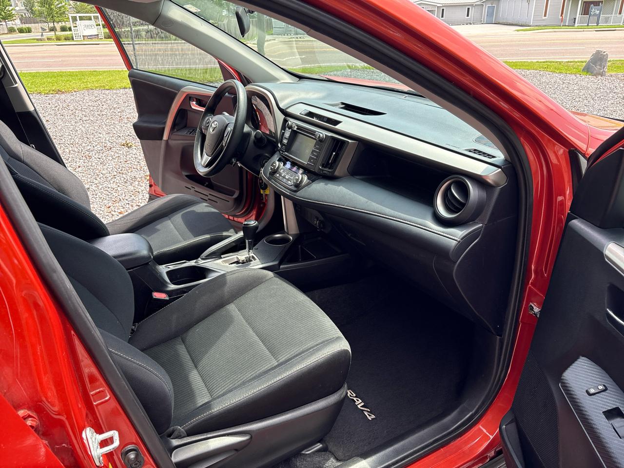 Toyota RAV4 XLE FWD 2015