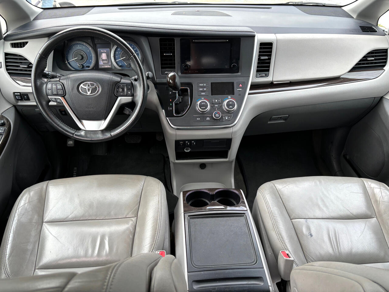 2017 Toyota Sienna XLE Auto Access Seat FWD 7-Passenger (Natl) 12