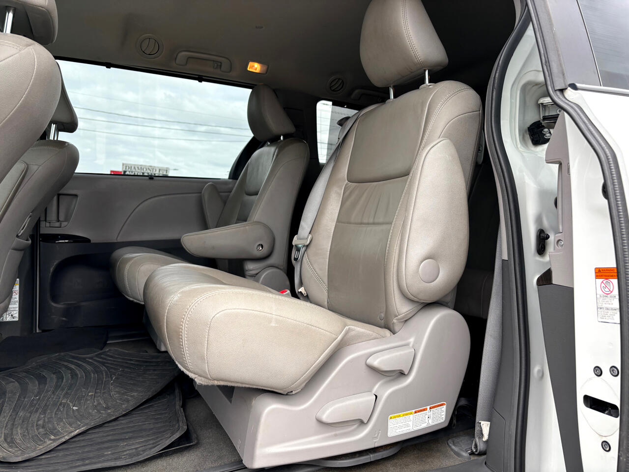 2017 Toyota Sienna XLE Auto Access Seat FWD 7-Passenger (Natl) 15