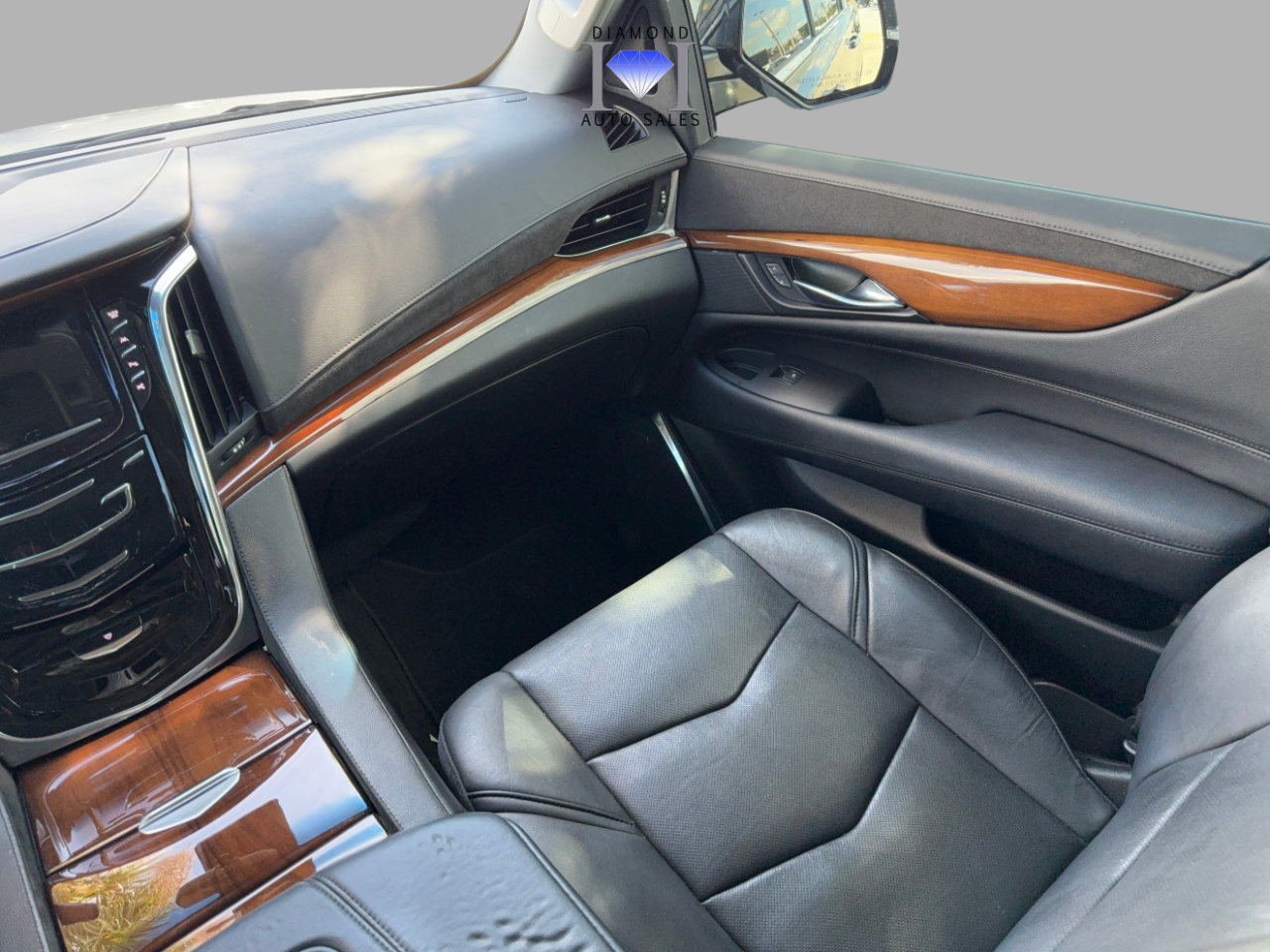 Cadillac Escalade ESV 4WD 4dr Luxury 2017