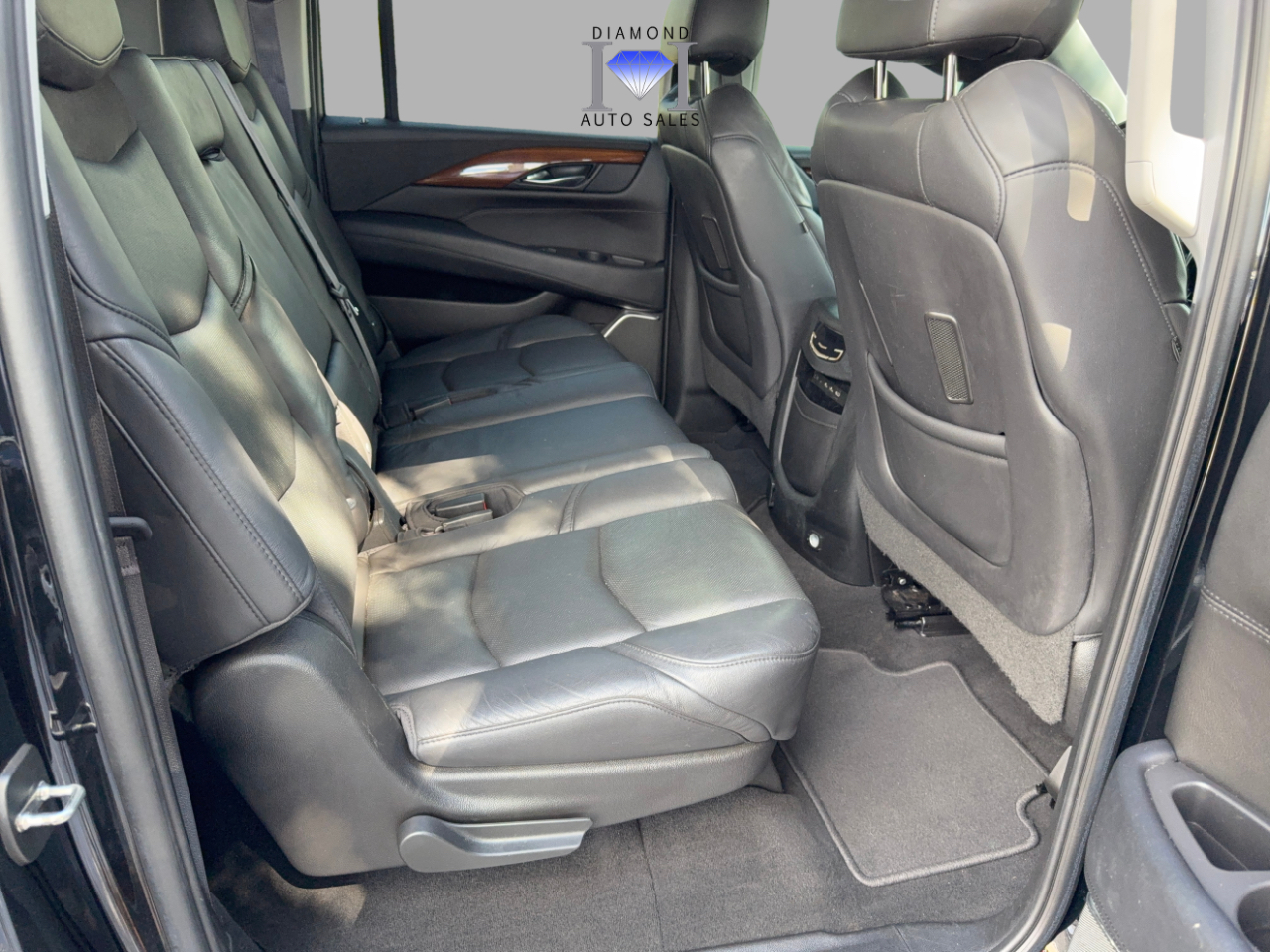Cadillac Escalade ESV 4WD 4dr Luxury 2017