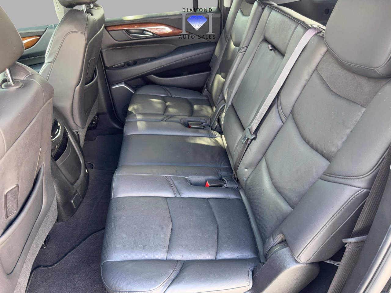 Cadillac Escalade ESV 4WD 4dr Luxury 2017